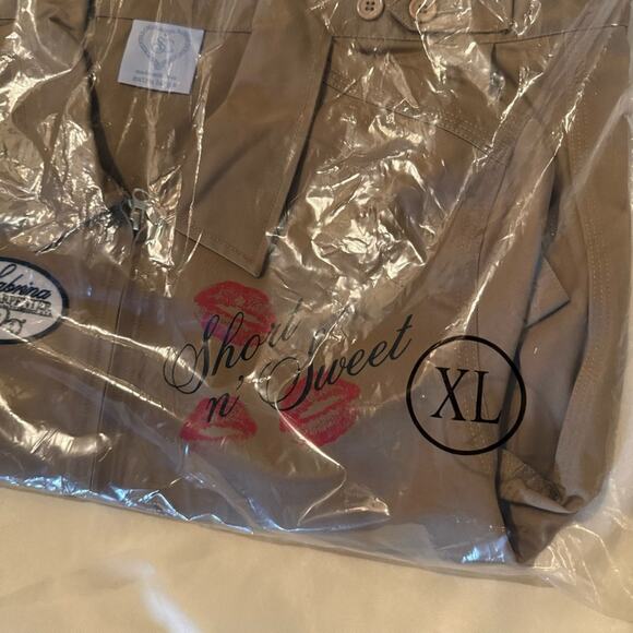 Sabrina Carpenter VIP Merch - Tour Jacket, Clear Drawstring Bag & Espresso Visor - Picture 3 of 14